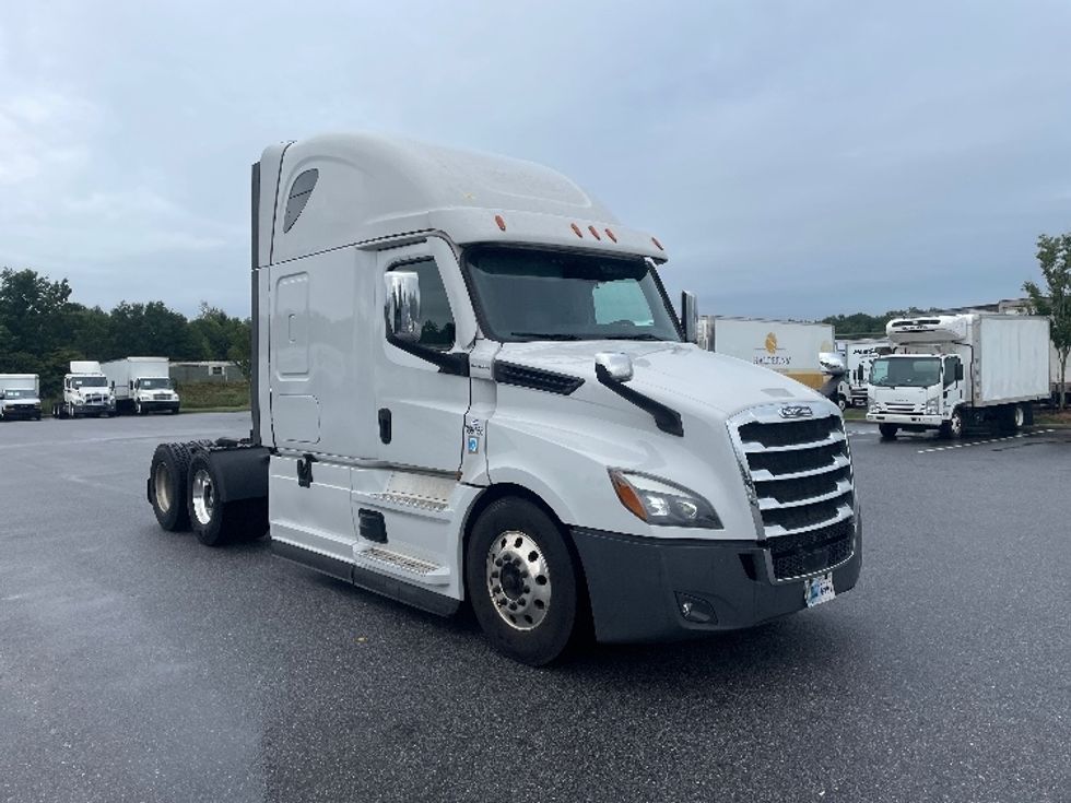 Sleeper Tractor-Heavy Duty Tractors-Freightliner-2021-T12664ST-Greenville-SC-485,597\n\t\tmiles-$ 66,750 - Image 1