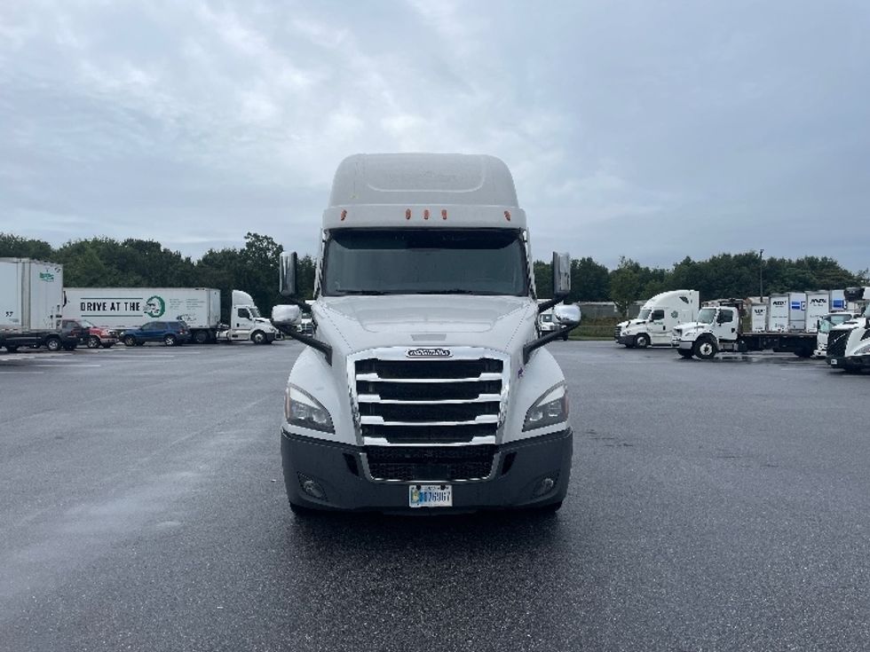 Sleeper Tractor-Heavy Duty Tractors-Freightliner-2021-T12664ST-Greenville-SC-485,597\n\t\tmiles-$ 66,750 - Image 2