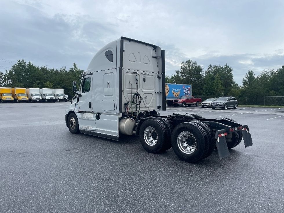 Sleeper Tractor-Heavy Duty Tractors-Freightliner-2021-T12664ST-Greenville-SC-485,597\n\t\tmiles-$ 66,750 - Image 5