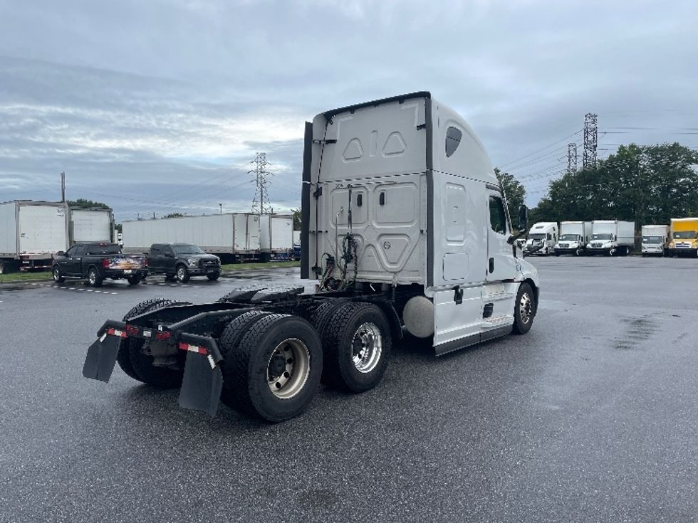 Sleeper Tractor-Heavy Duty Tractors-Freightliner-2021-T12664ST-Greenville-SC-485,597\n\t\tmiles-$ 66,750 - Image 7