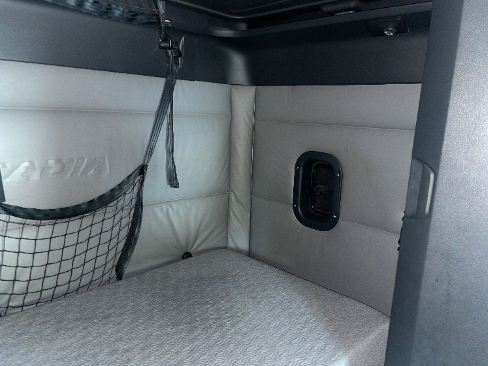 Sleeper Tractor-Heavy Duty Tractors-Freightliner-2021-T12664ST-Greenville-SC-491,353\n\t\tmiles-$ 66,250 - Image 18