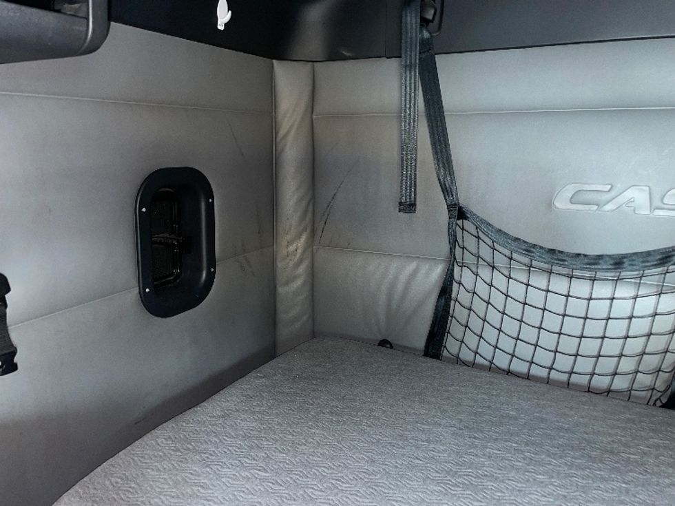 Sleeper Tractor-Heavy Duty Tractors-Freightliner-2021-T12664ST-Greenville-SC-491,353\n\t\tmiles-$ 66,250 - Image 19