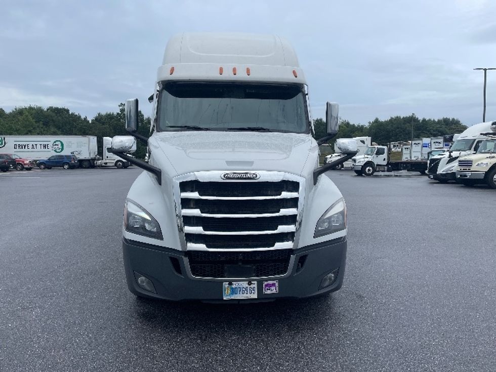 Sleeper Tractor-Heavy Duty Tractors-Freightliner-2021-T12664ST-Greenville-SC-491,353\n\t\tmiles-$ 66,250 - Image 2