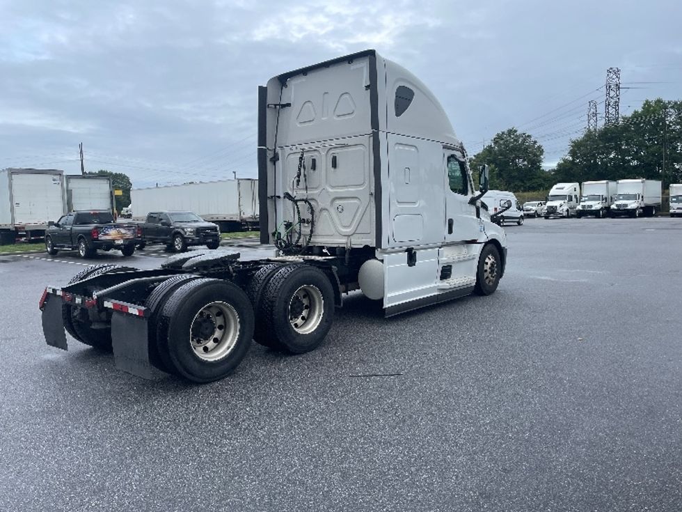 Sleeper Tractor-Heavy Duty Tractors-Freightliner-2021-T12664ST-Greenville-SC-491,353\n\t\tmiles-$ 66,250 - Image 7