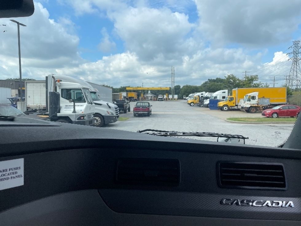 Sleeper Tractor-Heavy Duty Tractors-Freightliner-2021-T12664ST-Greenville-SC-526,888\n\t\tmiles-$ 64,500 - Image 14