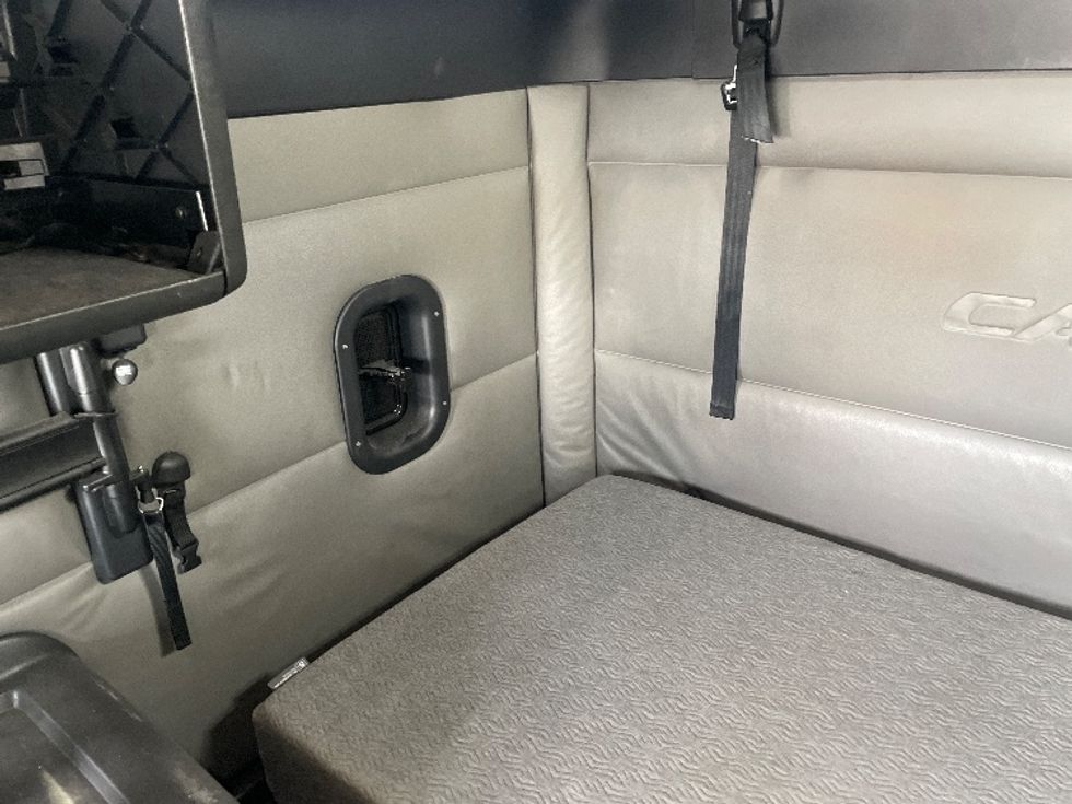 Sleeper Tractor-Heavy Duty Tractors-Freightliner-2021-T12664ST-Greenville-SC-526,888\n\t\tmiles-$ 64,500 - Image 19