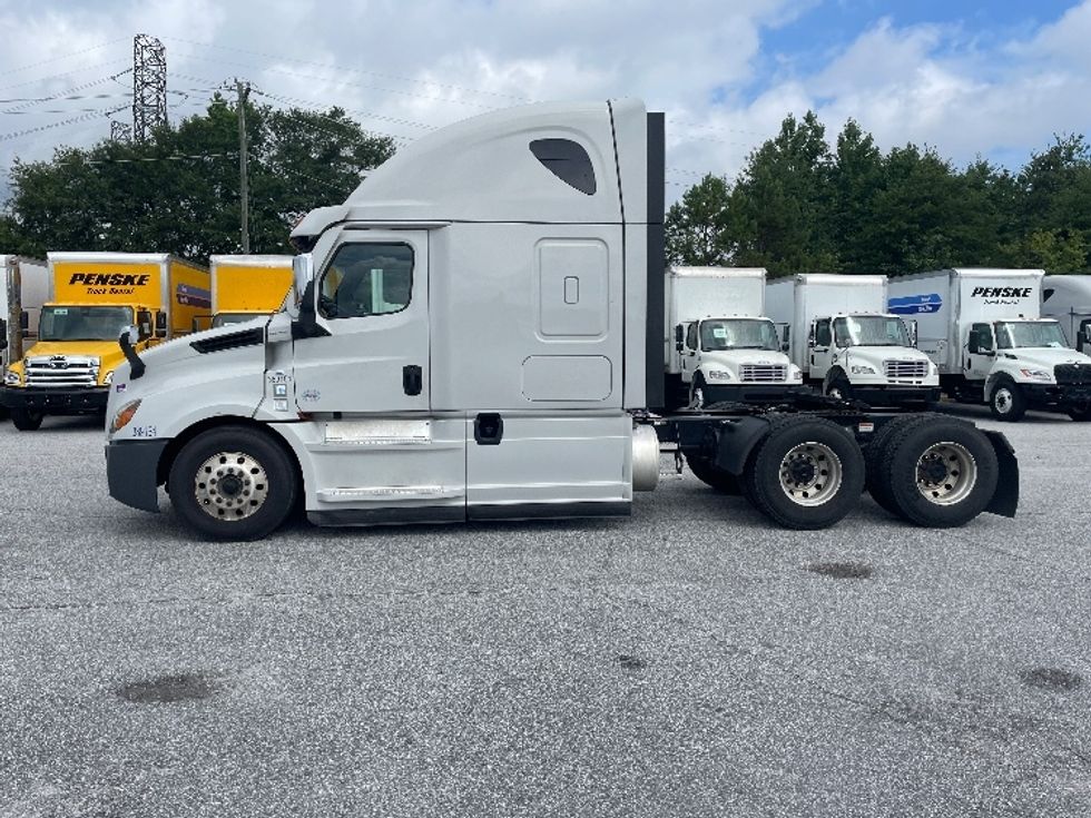 Sleeper Tractor-Heavy Duty Tractors-Freightliner-2021-T12664ST-Greenville-SC-526,888\n\t\tmiles-$ 64,500 - Image 4