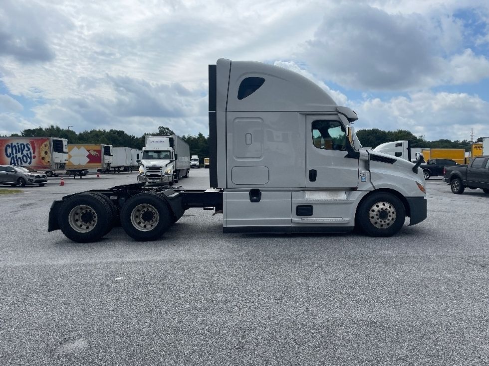 Sleeper Tractor-Heavy Duty Tractors-Freightliner-2021-T12664ST-Greenville-SC-526,888\n\t\tmiles-$ 64,500 - Image 8