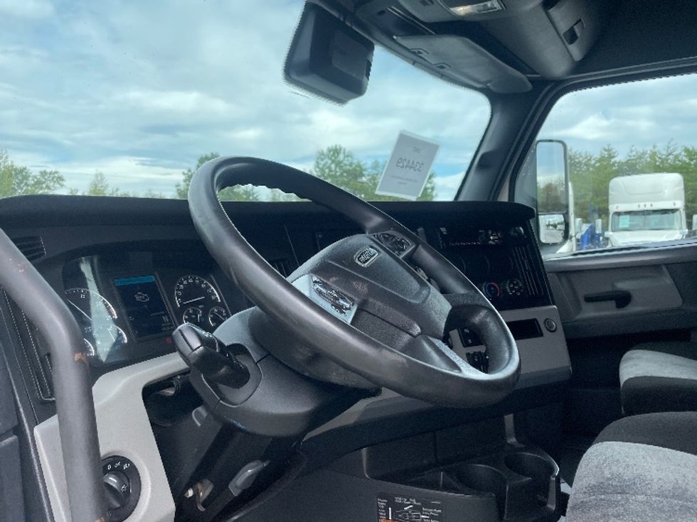 Sleeper Tractor-Heavy Duty Tractors-Freightliner-2021-T12664ST-Greenville-SC-595,092\n\t\tmiles-$ 56,500 - Image 10