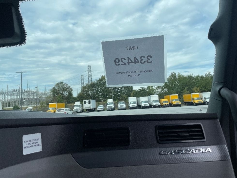 Sleeper Tractor-Heavy Duty Tractors-Freightliner-2021-T12664ST-Greenville-SC-595,092\n\t\tmiles-$ 56,500 - Image 14