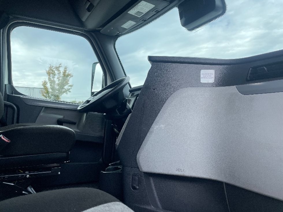 Sleeper Tractor-Heavy Duty Tractors-Freightliner-2021-T12664ST-Greenville-SC-595,092\n\t\tmiles-$ 56,500 - Image 15