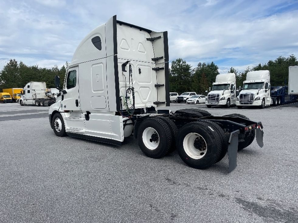 Sleeper Tractor-Heavy Duty Tractors-Freightliner-2021-T12664ST-Greenville-SC-595,092\n\t\tmiles-$ 56,500 - Image 5