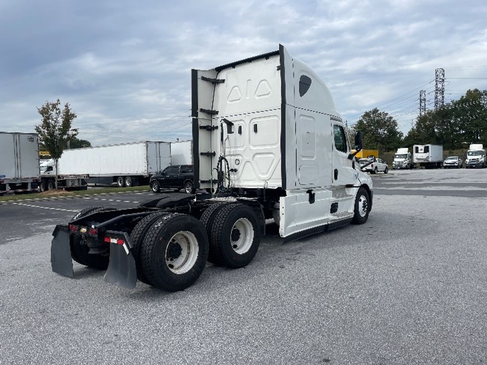 Sleeper Tractor-Heavy Duty Tractors-Freightliner-2021-T12664ST-Greenville-SC-595,092\n\t\tmiles-$ 56,500 - Image 7