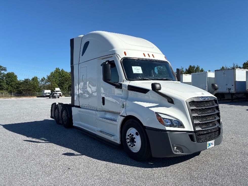Sleeper Tractor-Heavy Duty Tractors-Freightliner-2021-T12664ST-Greenville-SC-627,647\n\t\tmiles-$ 51,250 - Image 1
