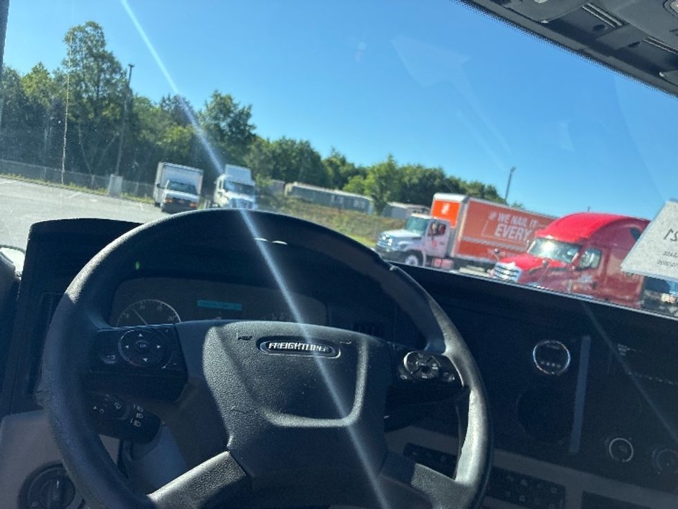 Sleeper Tractor-Heavy Duty Tractors-Freightliner-2021-T12664ST-Greenville-SC-627,647\n\t\tmiles-$ 51,250 - Image 11