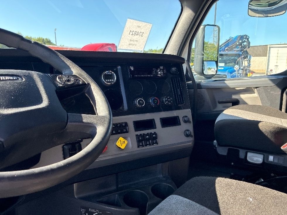 Sleeper Tractor-Heavy Duty Tractors-Freightliner-2021-T12664ST-Greenville-SC-627,647\n\t\tmiles-$ 51,250 - Image 12