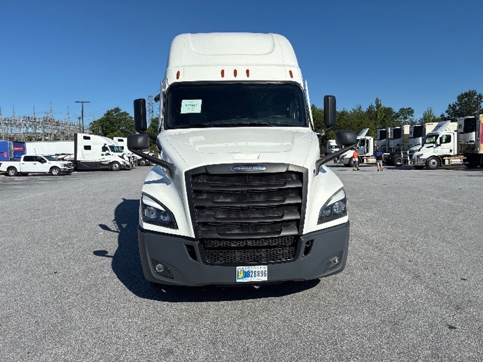 Sleeper Tractor-Heavy Duty Tractors-Freightliner-2021-T12664ST-Greenville-SC-627,647\n\t\tmiles-$ 51,250 - Image 2
