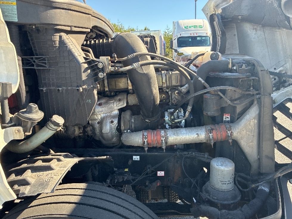 Sleeper Tractor-Heavy Duty Tractors-Freightliner-2021-T12664ST-Greenville-SC-627,647\n\t\tmiles-$ 51,250 - Image 20