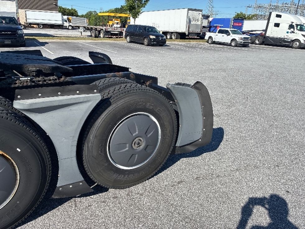 Sleeper Tractor-Heavy Duty Tractors-Freightliner-2021-T12664ST-Greenville-SC-627,647\n\t\tmiles-$ 51,250 - Image 22