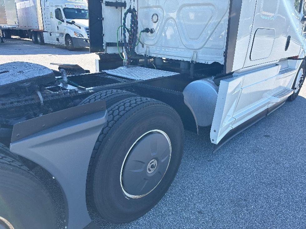Sleeper Tractor-Heavy Duty Tractors-Freightliner-2021-T12664ST-Greenville-SC-627,647\n\t\tmiles-$ 51,250 - Image 23