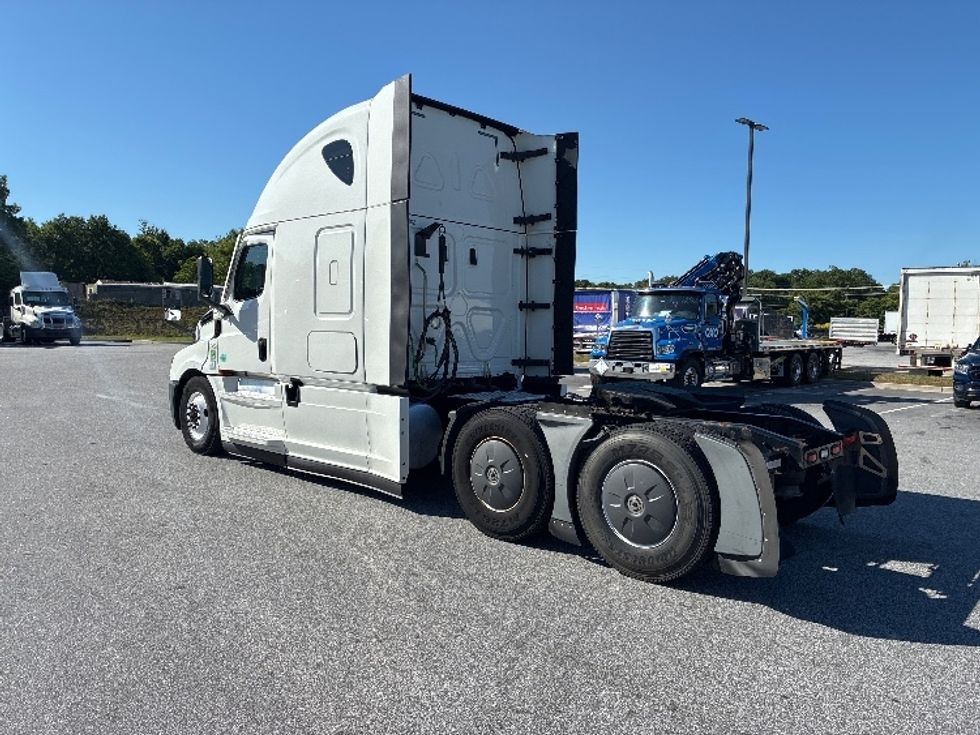 Sleeper Tractor-Heavy Duty Tractors-Freightliner-2021-T12664ST-Greenville-SC-627,647\n\t\tmiles-$ 51,250 - Image 5