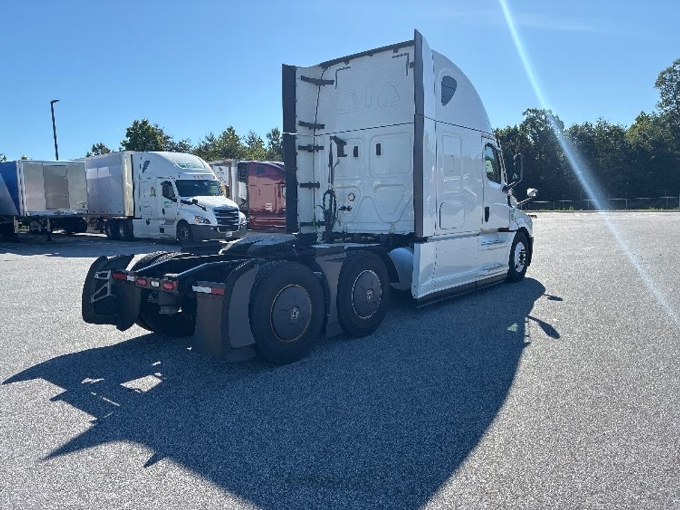 Sleeper Tractor-Heavy Duty Tractors-Freightliner-2021-T12664ST-Greenville-SC-627,647\n\t\tmiles-$ 51,250 - Image 7