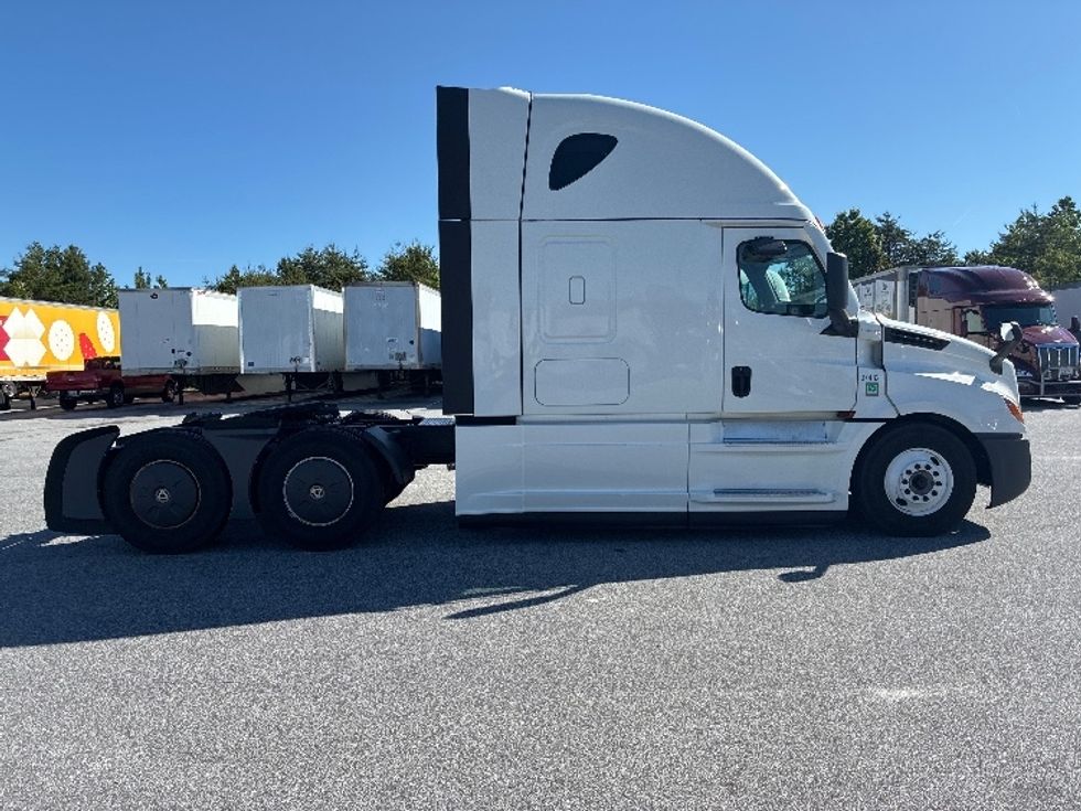 Sleeper Tractor-Heavy Duty Tractors-Freightliner-2021-T12664ST-Greenville-SC-627,647\n\t\tmiles-$ 51,250 - Image 8