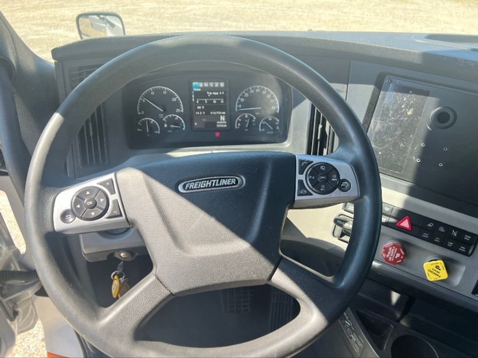 Sleeper Tractor-Heavy Duty Tractors-Freightliner-2021-T12664ST-Gulfport-MS-416,927\n\t\tmiles-$ 75,250 - Image 11