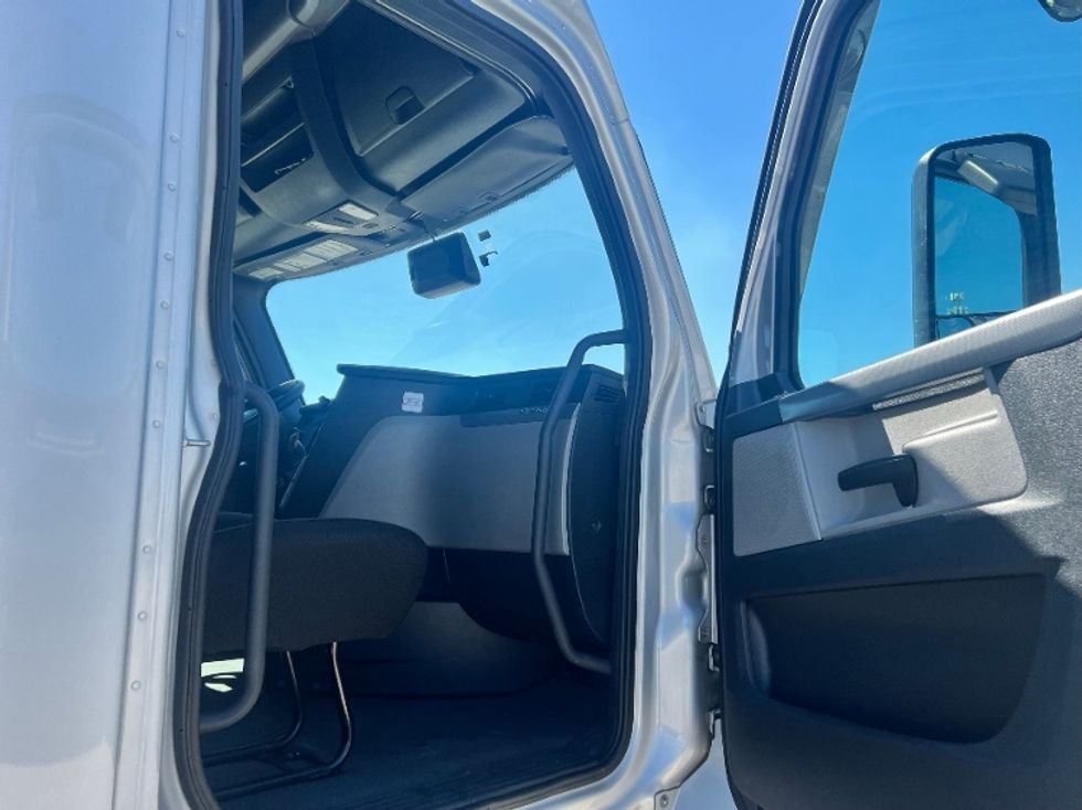 Sleeper Tractor-Heavy Duty Tractors-Freightliner-2021-T12664ST-Gulfport-MS-416,927\n\t\tmiles-$ 75,250 - Image 13