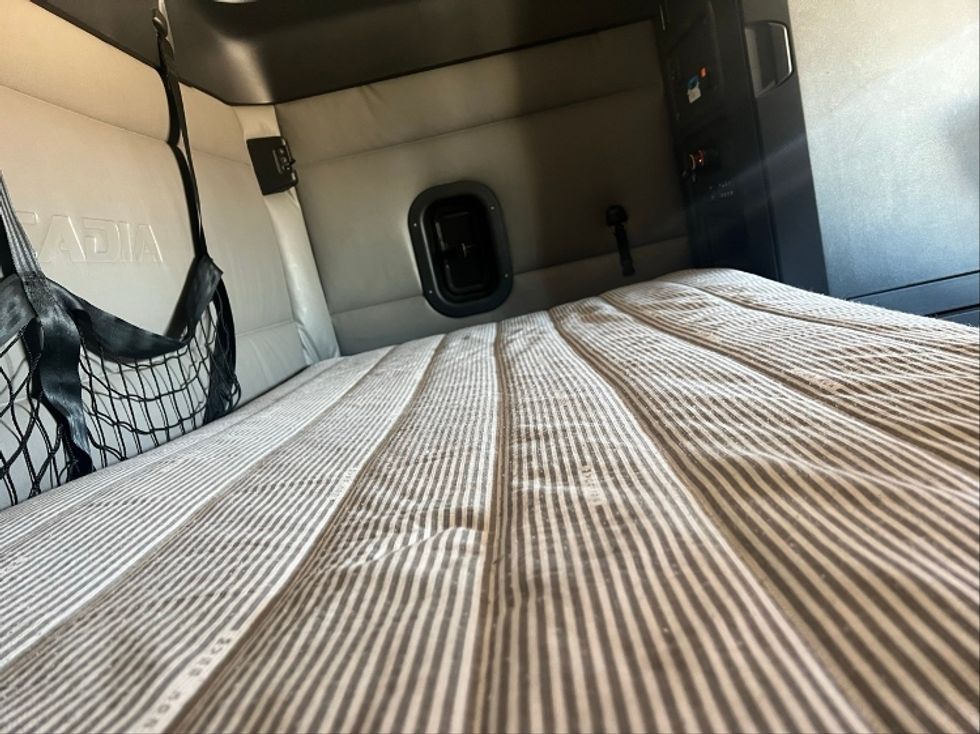 Sleeper Tractor-Heavy Duty Tractors-Freightliner-2021-T12664ST-Gulfport-MS-416,927\n\t\tmiles-$ 75,250 - Image 18