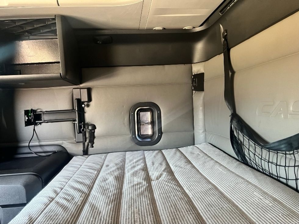 Sleeper Tractor-Heavy Duty Tractors-Freightliner-2021-T12664ST-Gulfport-MS-416,927\n\t\tmiles-$ 75,250 - Image 19