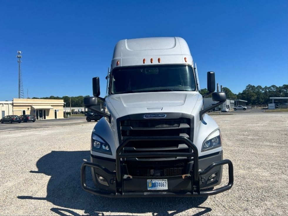 Sleeper Tractor-Heavy Duty Tractors-Freightliner-2021-T12664ST-Gulfport-MS-416,927\n\t\tmiles-$ 75,250 - Image 2