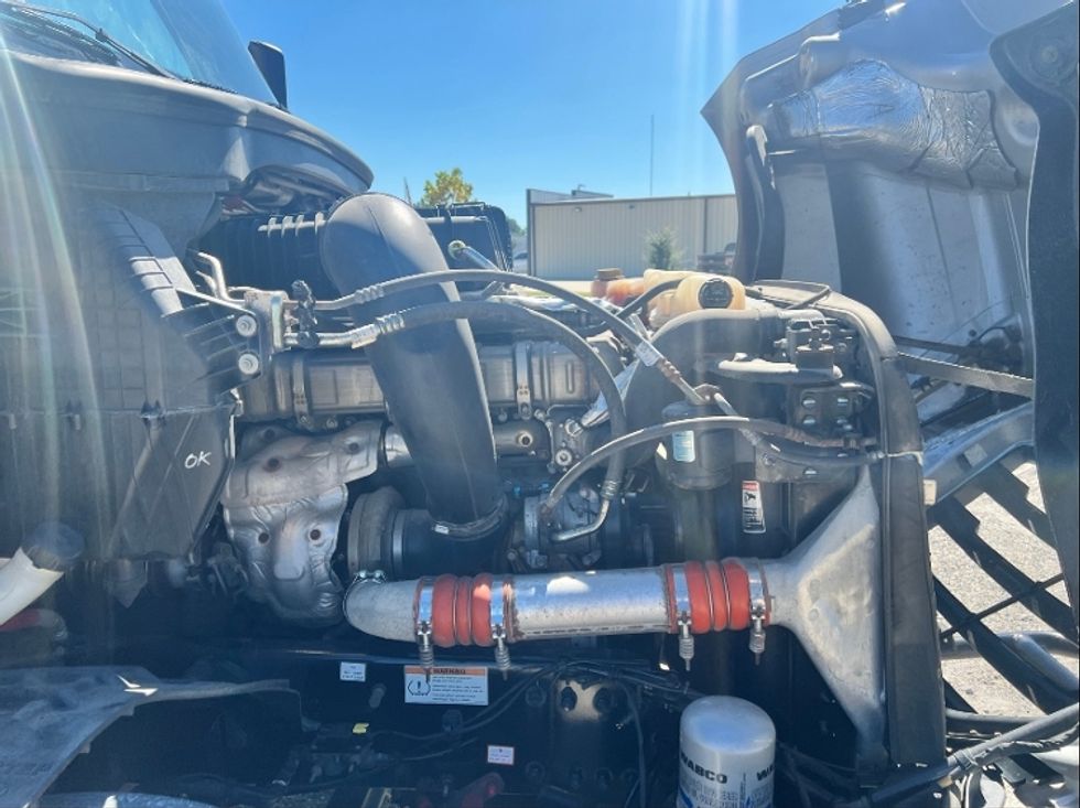 Sleeper Tractor-Heavy Duty Tractors-Freightliner-2021-T12664ST-Gulfport-MS-416,927\n\t\tmiles-$ 75,250 - Image 20