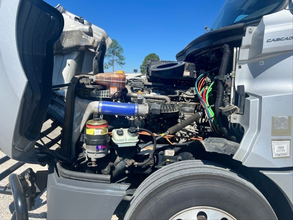 Sleeper Tractor-Heavy Duty Tractors-Freightliner-2021-T12664ST-Gulfport-MS-416,927\n\t\tmiles-$ 75,250 - Image 21