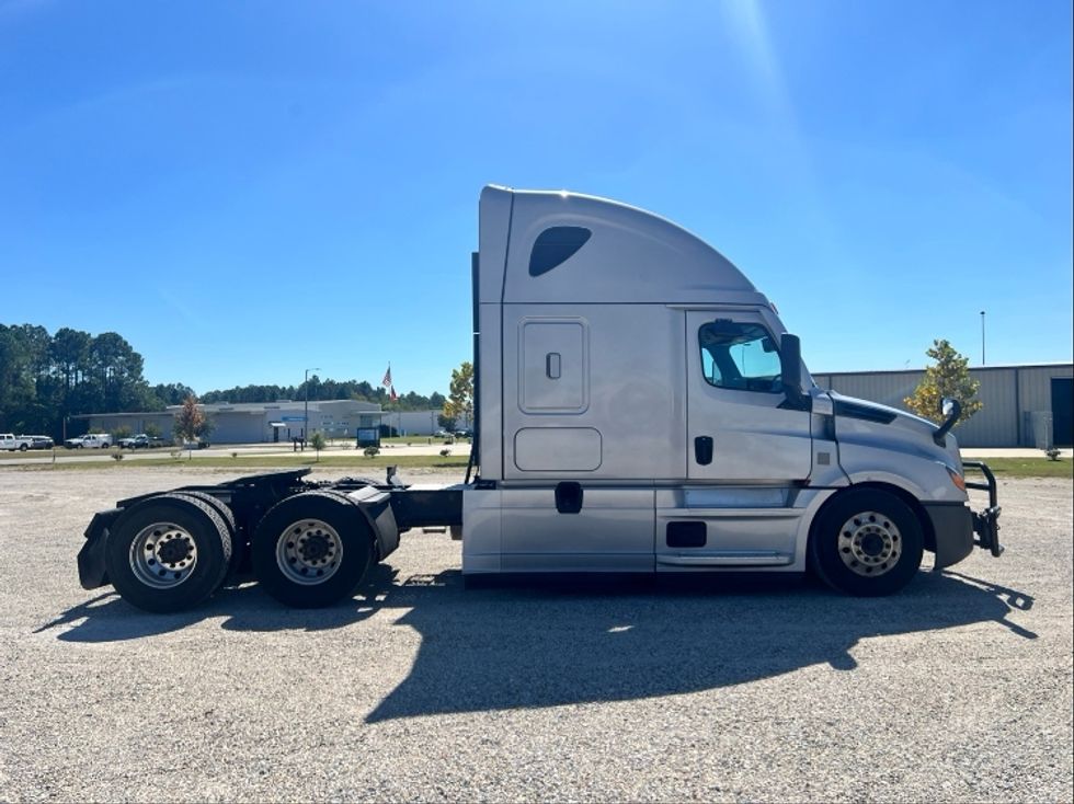 Sleeper Tractor-Heavy Duty Tractors-Freightliner-2021-T12664ST-Gulfport-MS-416,927\n\t\tmiles-$ 75,250 - Image 8