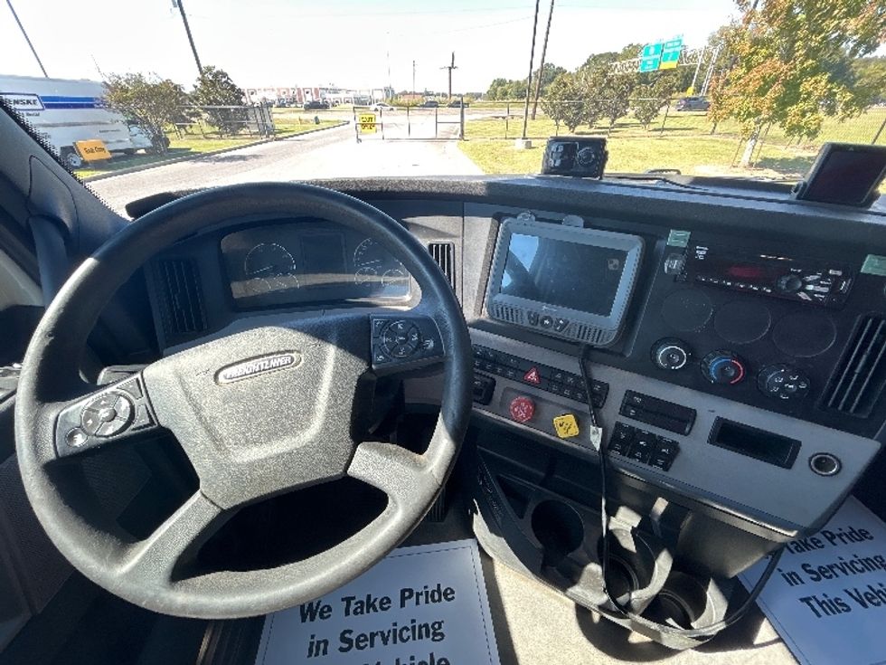 Sleeper Tractor-Heavy Duty Tractors-Freightliner-2021-T12664ST-Hammond-LA-382,128\n\t\tmiles-$ 79,000 - Image 11