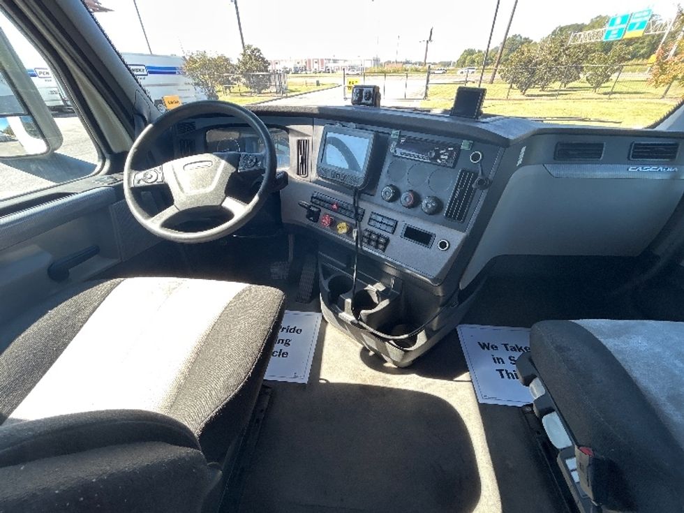 Sleeper Tractor-Heavy Duty Tractors-Freightliner-2021-T12664ST-Hammond-LA-382,128\n\t\tmiles-$ 79,000 - Image 12