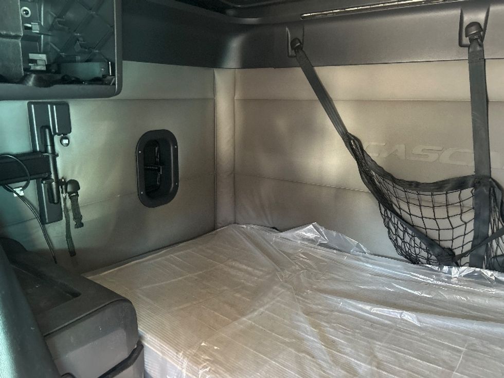 Sleeper Tractor-Heavy Duty Tractors-Freightliner-2021-T12664ST-Hammond-LA-382,128\n\t\tmiles-$ 79,000 - Image 18