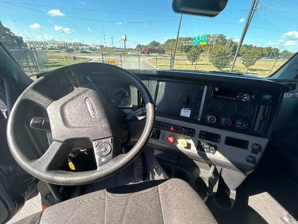 Sleeper Tractor-Heavy Duty Tractors-Freightliner-2021-T12664ST-Hammond-LA-428,280\n\t\tmiles-$ 73,500 - Image 10