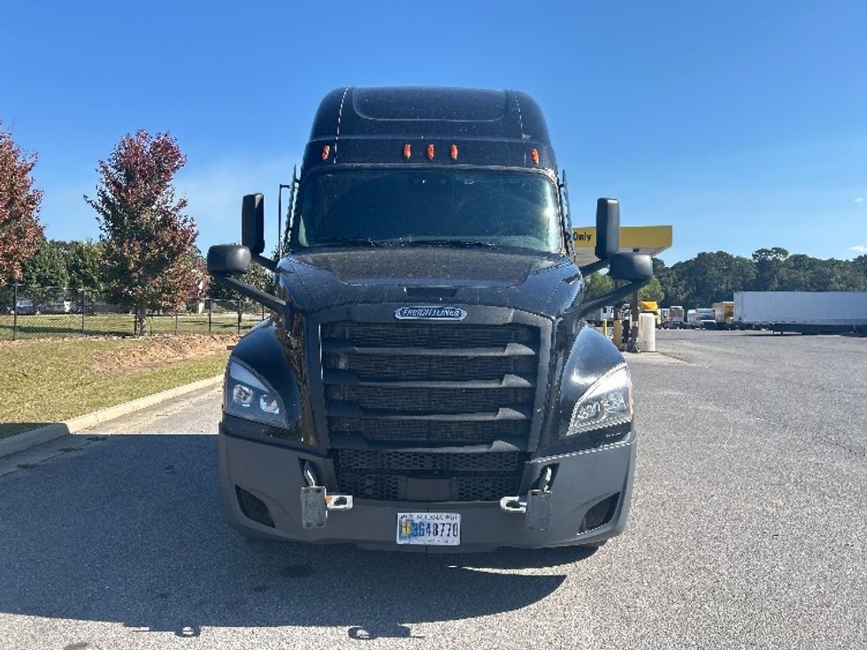 Sleeper Tractor-Heavy Duty Tractors-Freightliner-2021-T12664ST-Hammond-LA-428,280\n\t\tmiles-$ 73,500 - Image 2
