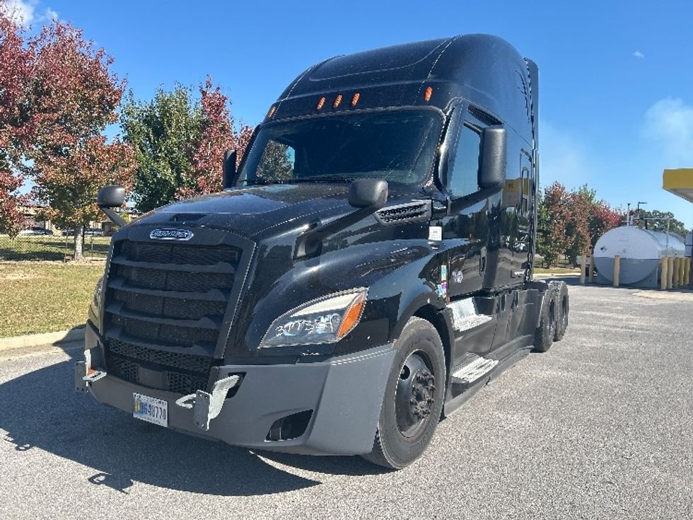 Sleeper Tractor-Heavy Duty Tractors-Freightliner-2021-T12664ST-Hammond-LA-428,280\n\t\tmiles-$ 73,500 - Image 3