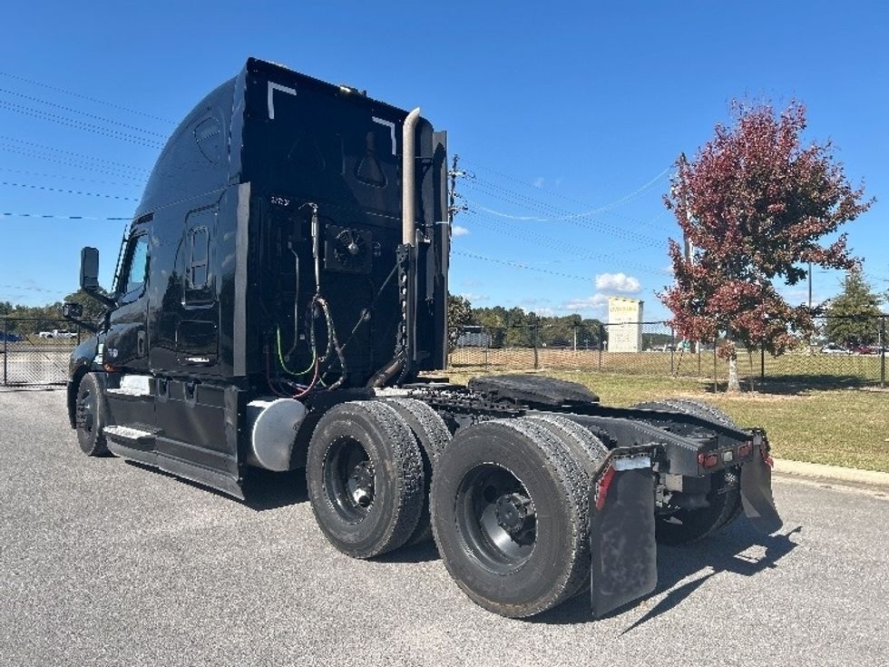 Sleeper Tractor-Heavy Duty Tractors-Freightliner-2021-T12664ST-Hammond-LA-428,280\n\t\tmiles-$ 73,500 - Image 5