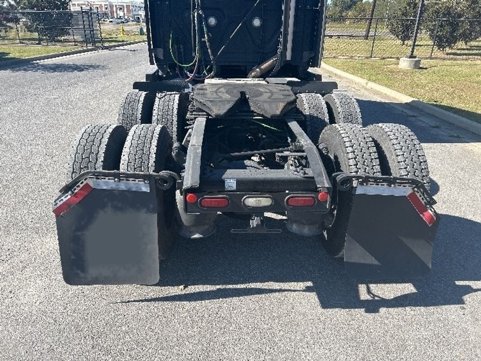 Sleeper Tractor-Heavy Duty Tractors-Freightliner-2021-T12664ST-Hammond-LA-428,280\n\t\tmiles-$ 73,500 - Image 6