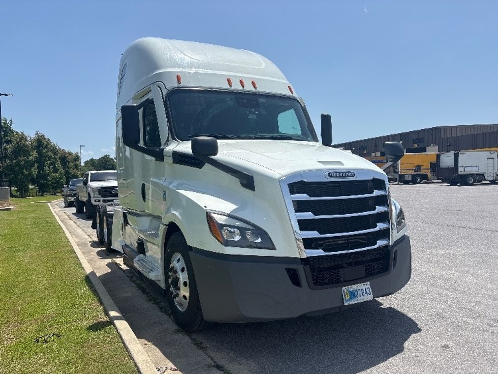 Sleeper Tractor-Heavy Duty Tractors-Freightliner-2021-T12664ST-Hammond-LA-477,211\n\t\tmiles-$ 70,250 - Image 1