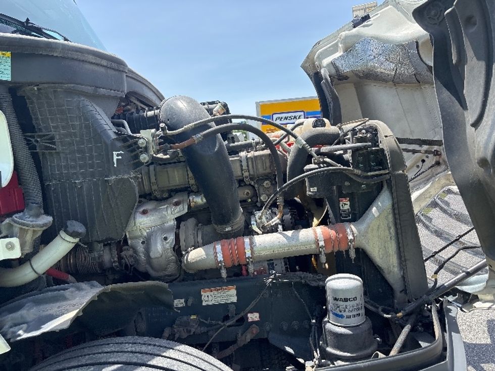 Sleeper Tractor-Heavy Duty Tractors-Freightliner-2021-T12664ST-Hammond-LA-477,211\n\t\tmiles-$ 70,250 - Image 18