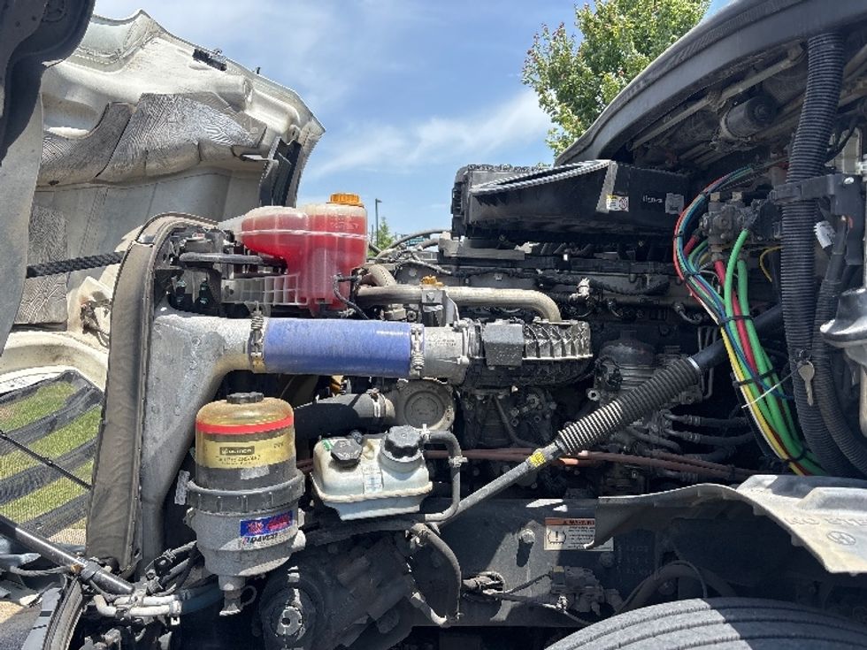 Sleeper Tractor-Heavy Duty Tractors-Freightliner-2021-T12664ST-Hammond-LA-477,211\n\t\tmiles-$ 70,250 - Image 19