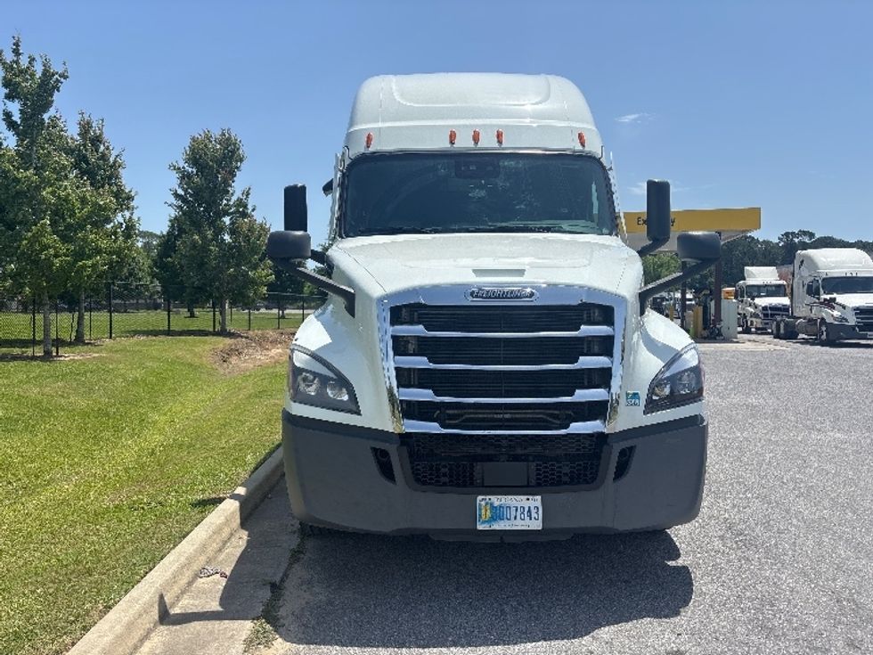 Sleeper Tractor-Heavy Duty Tractors-Freightliner-2021-T12664ST-Hammond-LA-477,211\n\t\tmiles-$ 70,250 - Image 2