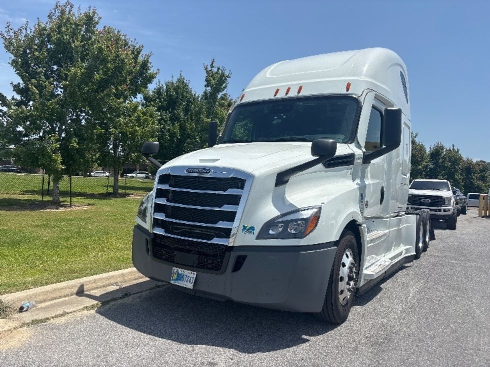 Sleeper Tractor-Heavy Duty Tractors-Freightliner-2021-T12664ST-Hammond-LA-477,211\n\t\tmiles-$ 70,250 - Image 3