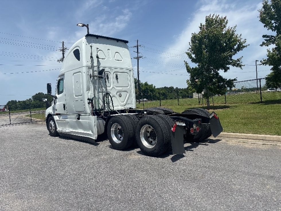 Sleeper Tractor-Heavy Duty Tractors-Freightliner-2021-T12664ST-Hammond-LA-477,211\n\t\tmiles-$ 70,250 - Image 5