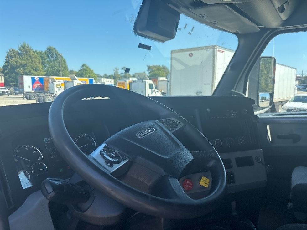 Sleeper Tractor-Heavy Duty Tractors-Freightliner-2021-T12664ST-Hammond-LA-489,408\n\t\tmiles-$ 67,500 - Image 10